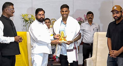 CM Eknath Shinde felicitates cricketer Suryakumar Yadav